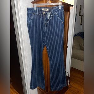 Rock n Roll denim cowgirl jeans.. hi waist, flare, 29x34